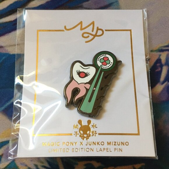 NWT Junko Mizuno Limited Edition Lapel Pin Sugar Tooth - Picture 2 of 5
